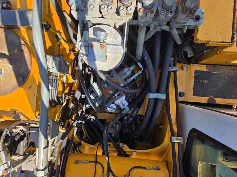 2005 Liebherr R924B HD S L Crawler Excavator