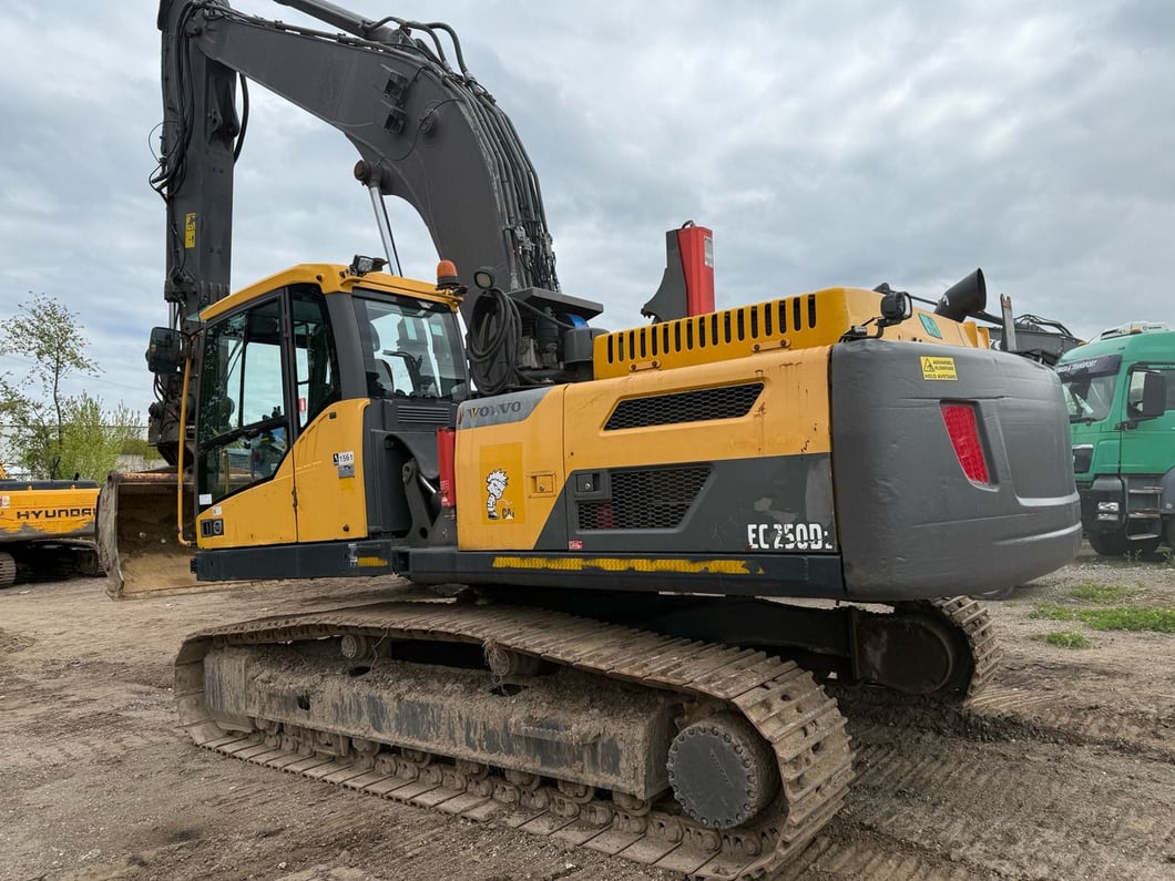 2014 Volvo 250D Crawler Excavator