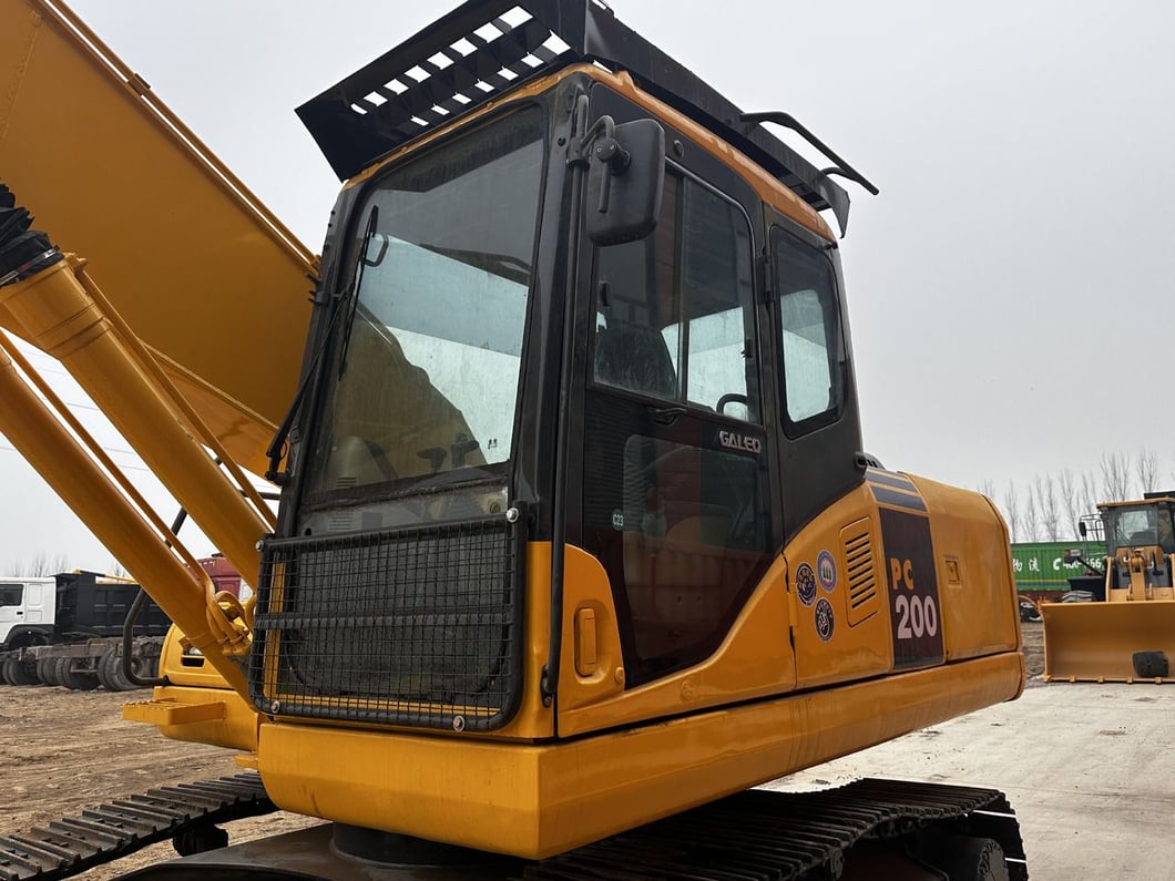 2022 Komatsu PC200 Crawler Excavator
