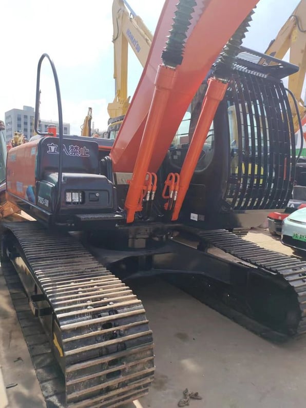 2021 Hitachi ZX200 Gąsienicowa koparka