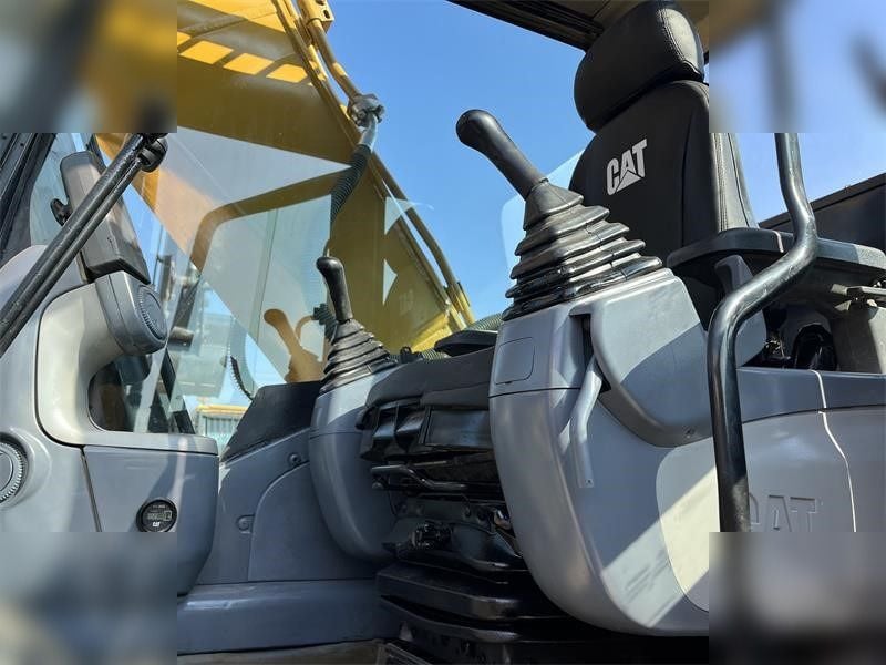 2020 Caterpillar 320D2 Crawler Excavator
