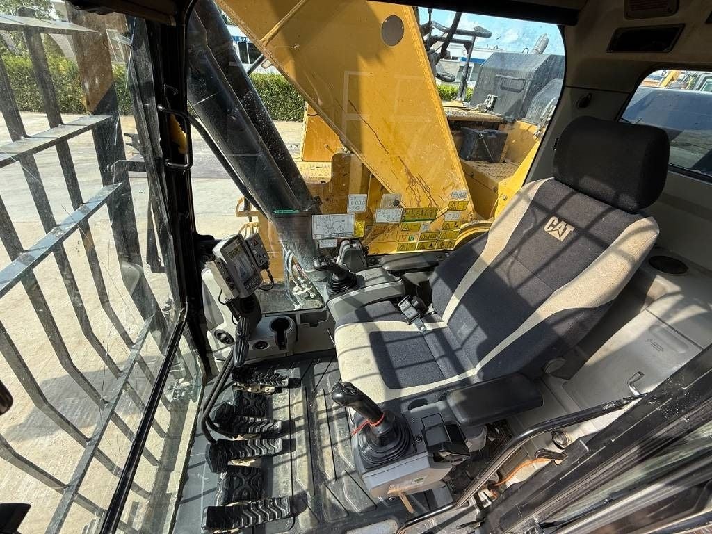 2017 Caterpillar 335FLCR Crawler Excavator