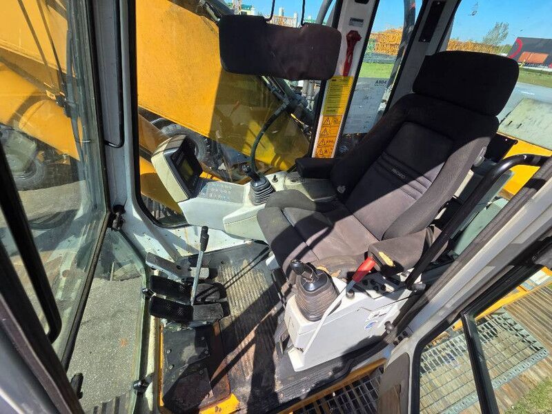 2005 Liebherr R924B HD S L Crawler Excavator