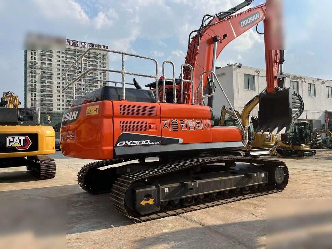 2020 Doosan DX300LC-9C Crawler Excavator