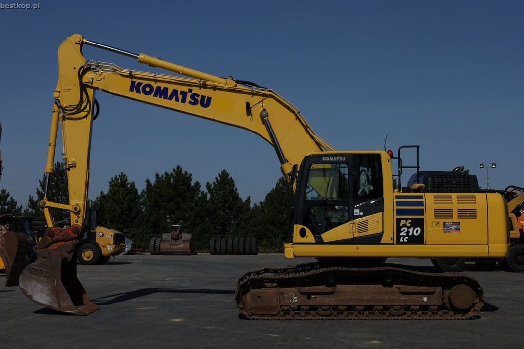 2018 Komatsu PC210LC-11 Crawler Excavator