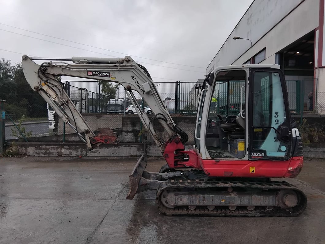 2016 Takeuchi TB250 Mini Excavator