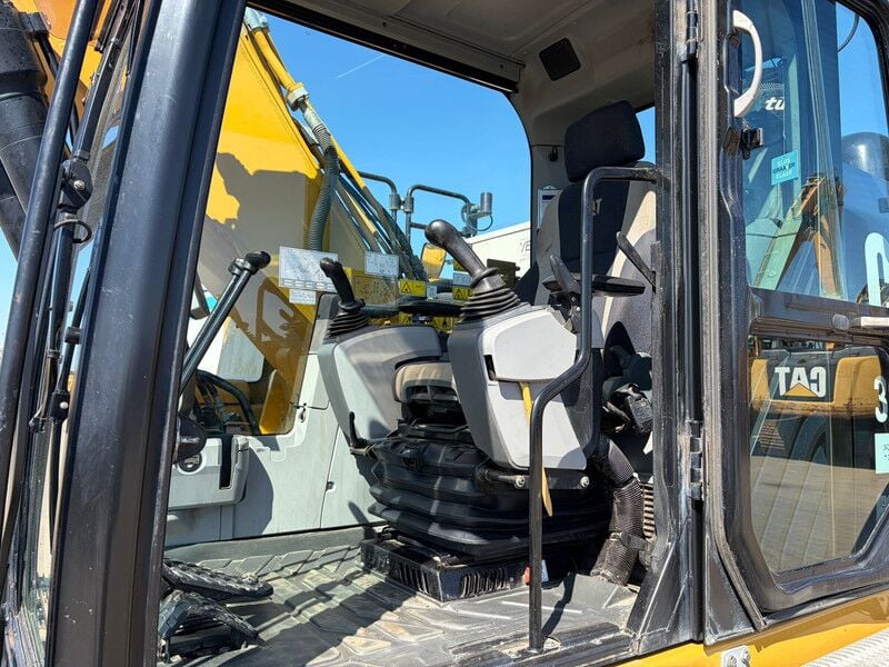 2019 Caterpillar 326FL Crawler Excavator