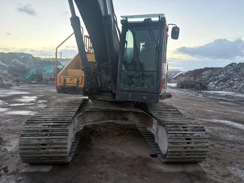 2021 Volvo EC300E Crawler Excavator