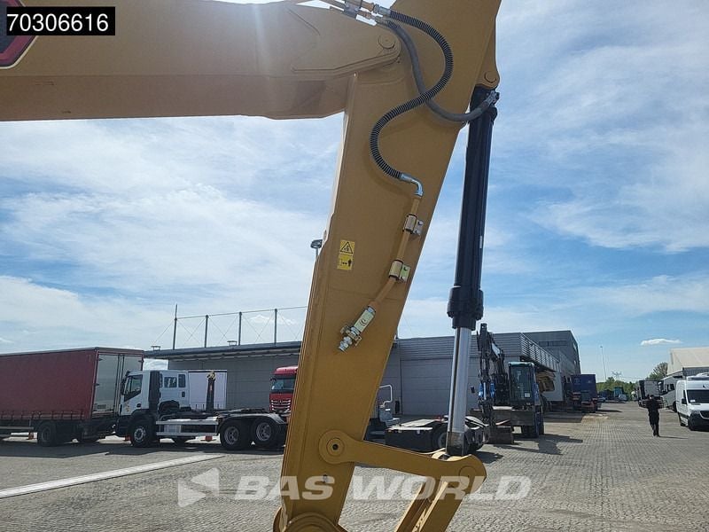 2025 Caterpillar 323D3 Crawler Excavator