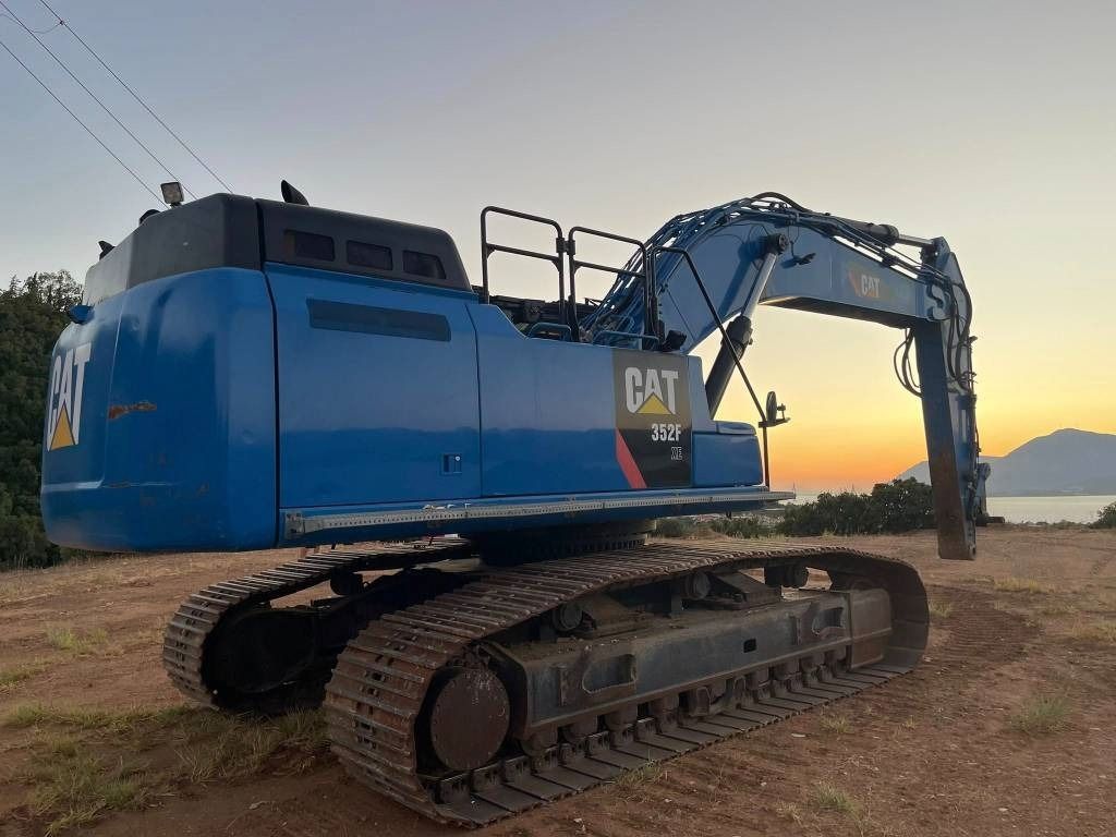 2018 Caterpillar 352F Crawler Excavator