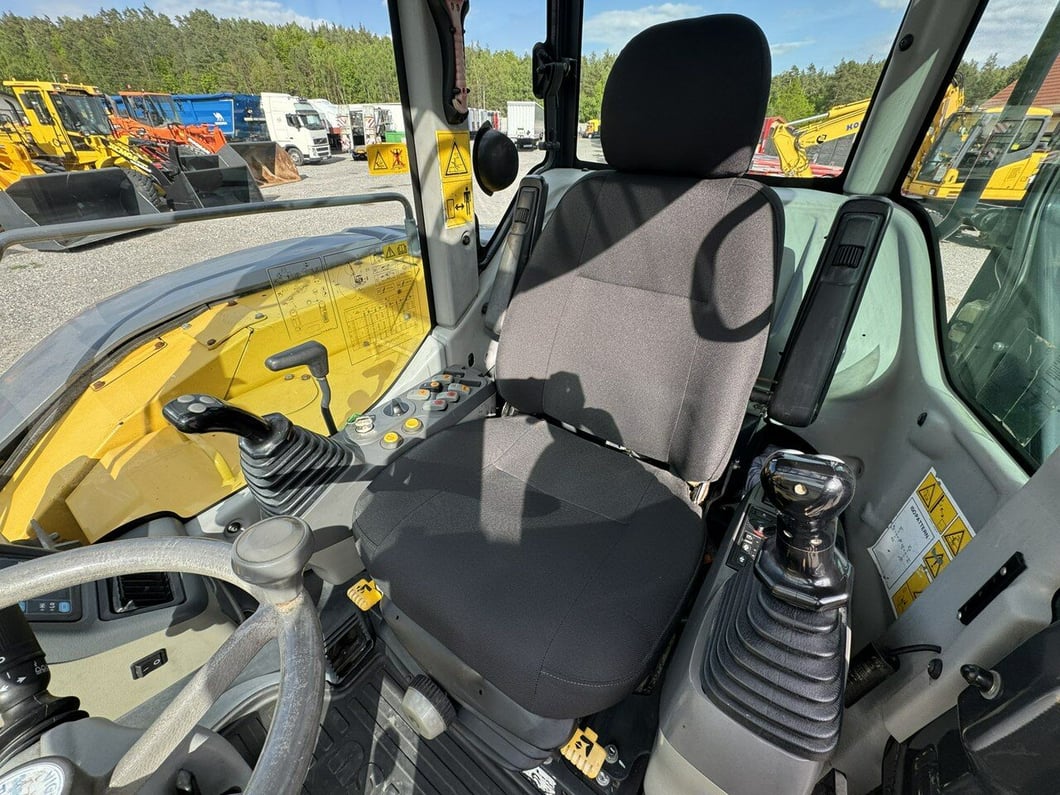 2009 Komatsu PW98MR-8 Wheel Excavator