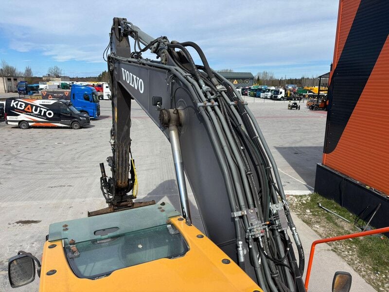 2018 Volvo EC220EL Crawler Excavator