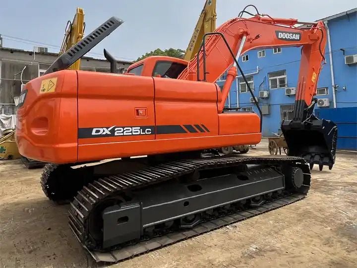 2016 Doosan DX225LC Crawler Excavator
