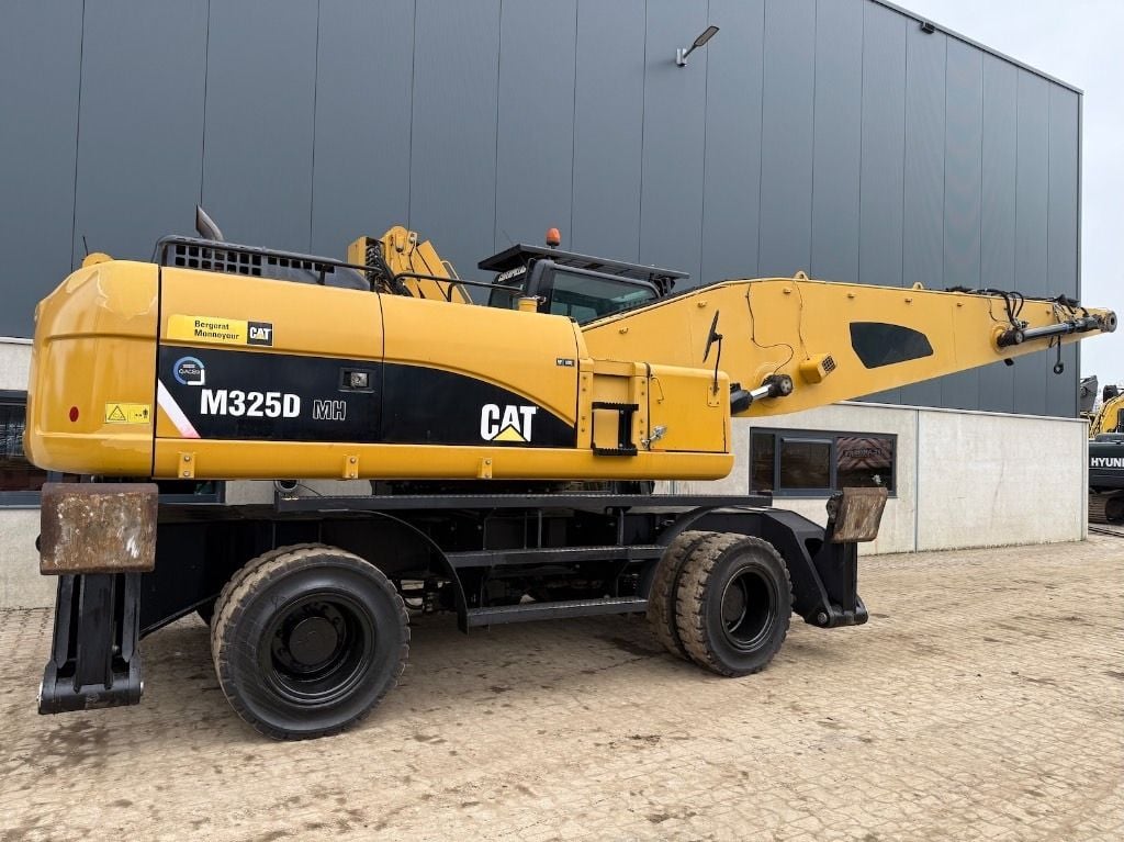 2008 Caterpillar 325D Material Handler