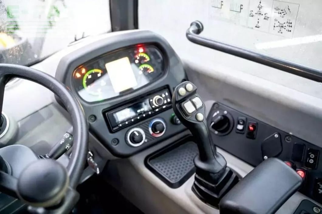 2022 CASE 321 F Mini Excavator