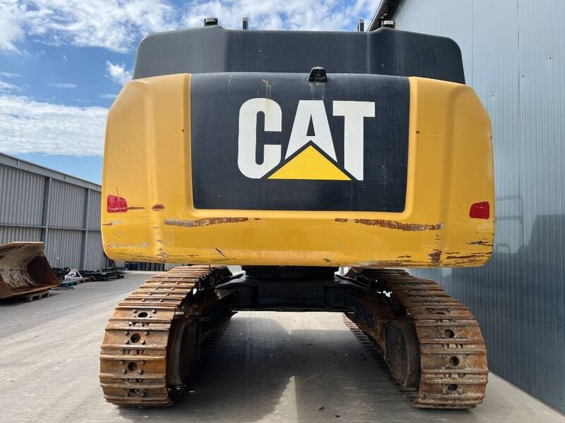 2017 Caterpillar 352F Crawler Excavator