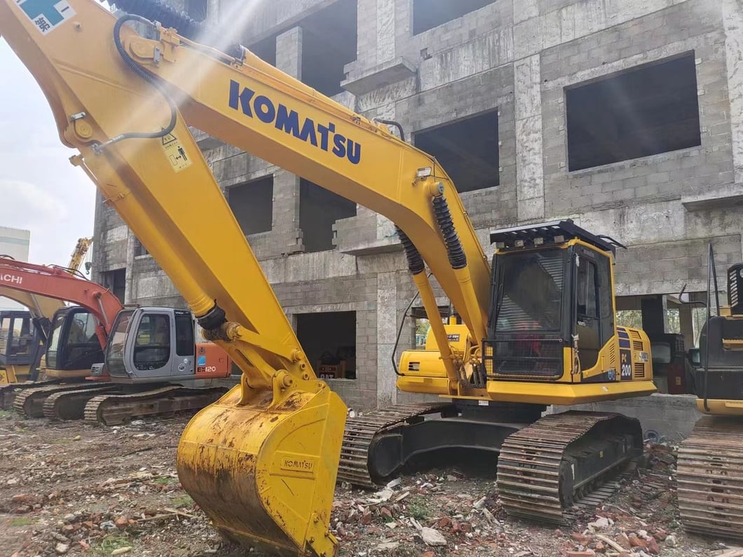 2022 Komatsu PC200-8 Crawler Excavator