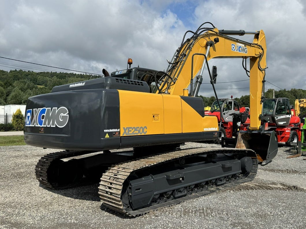 2018 XCMG XE 250C Crawler Excavator