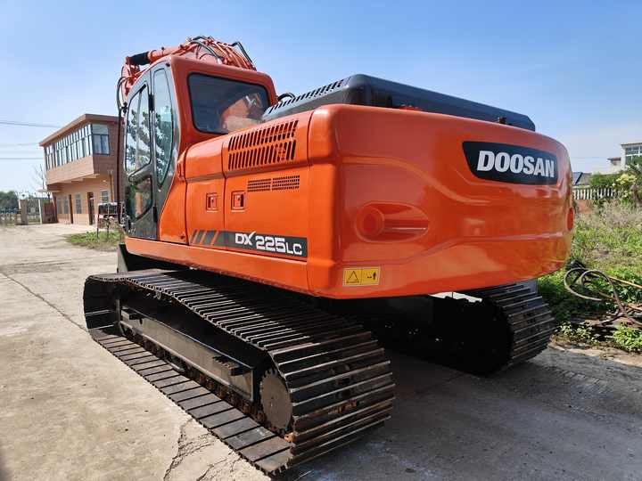 2020 Doosan 225LC Crawler Excavator