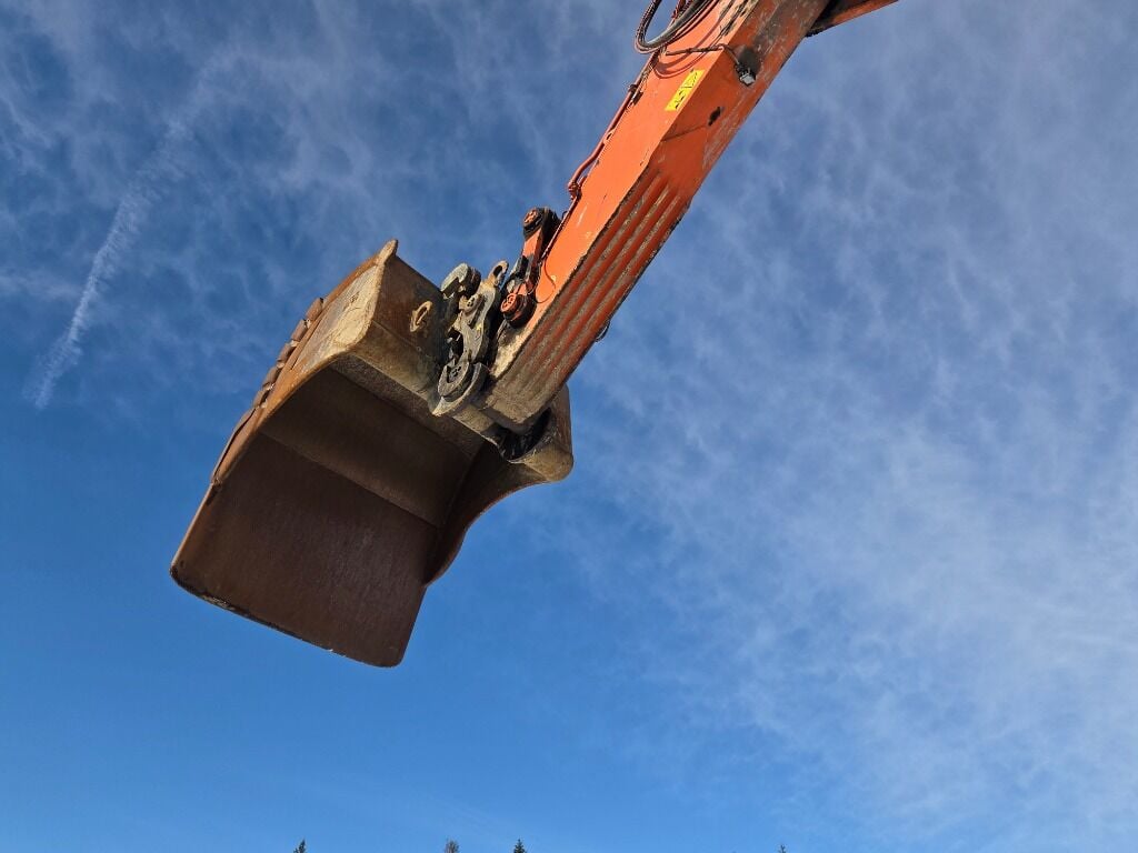 2018 Hitachi ZX690-6 Crawler Excavator