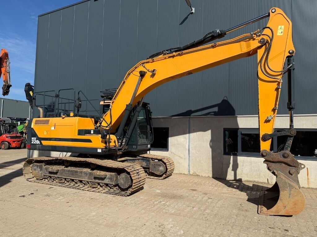 2020 Hyundai HX220L Crawler Excavator