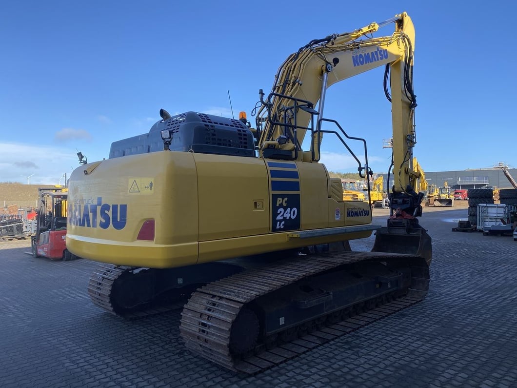 2018 Komatsu PC240LC-11 Crawler Excavator