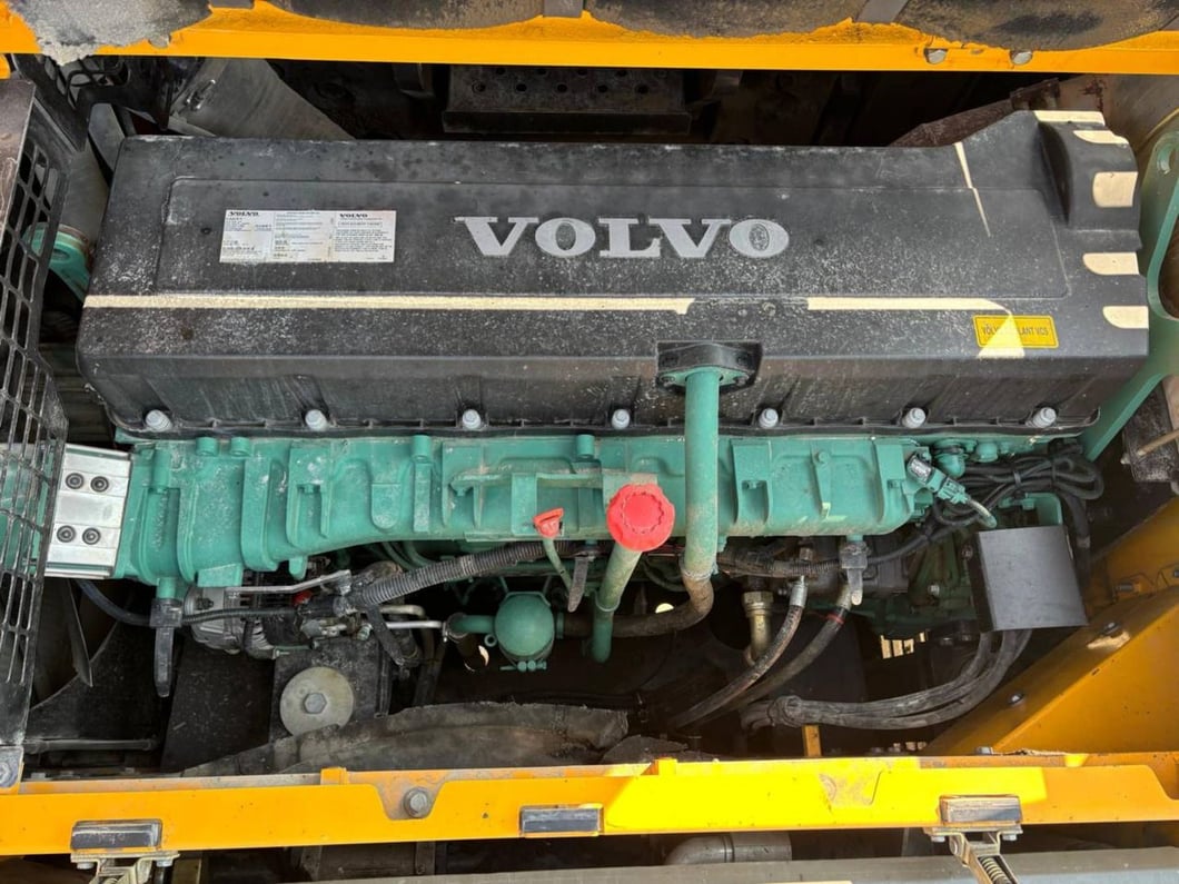 2013 Volvo EC700CL Crawler Excavator