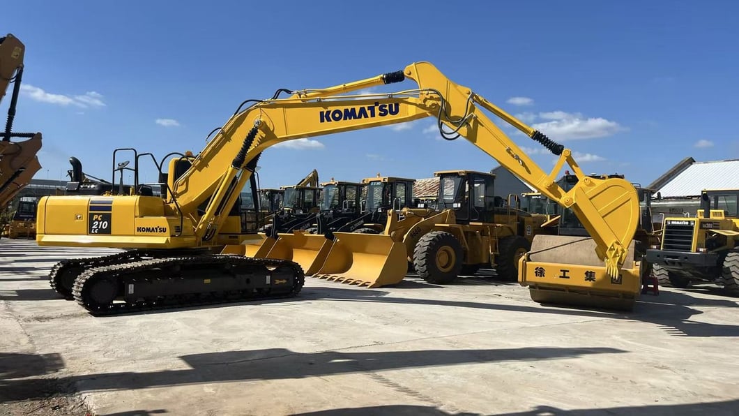 2023 Komatsu PC210-8 Crawler Excavator