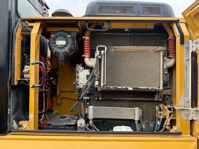 2016 Caterpillar 320E Crawler Excavator