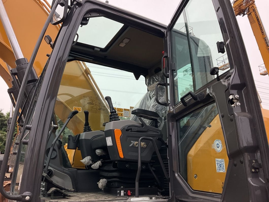 2025 XCMG XE245DK Crawler Excavator