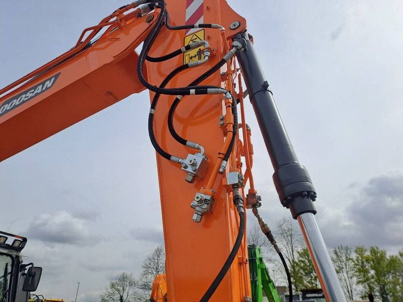 2023 Doosan DX160W-7 Wheel Excavator