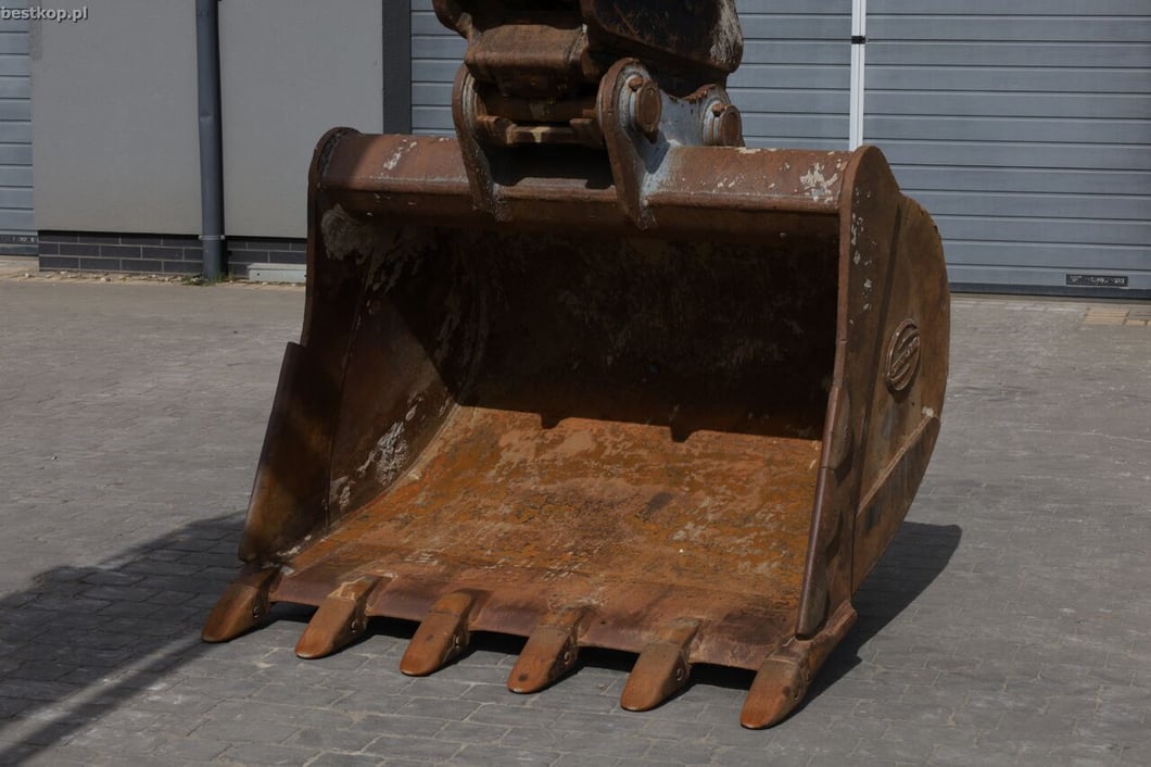 2022 JCB 220X Crawler Excavator