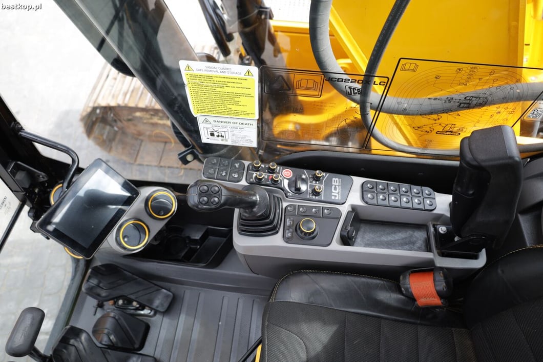 2022 JCB 220X Crawler Excavator