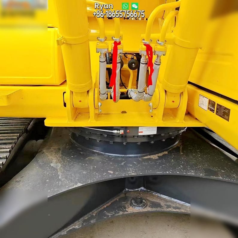 2022 Komatsu PC220-8 Crawler Excavator