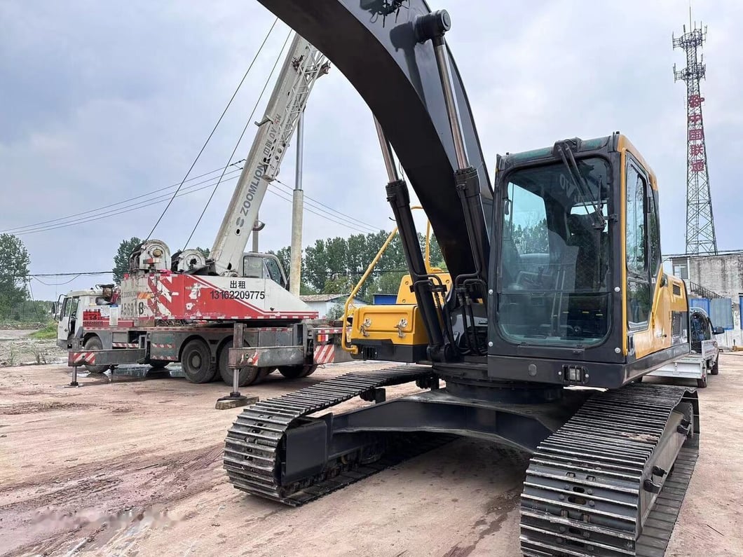 Volvo EC240 Crawler Excavator
