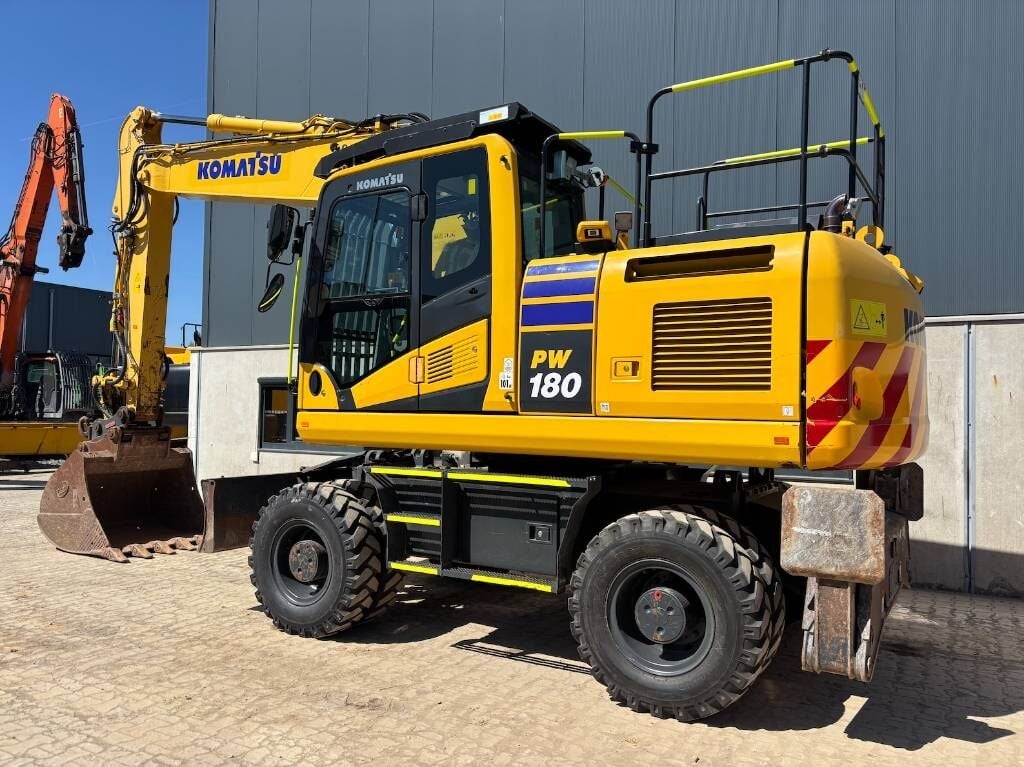 2022 Komatsu PW160 Wheel Excavator