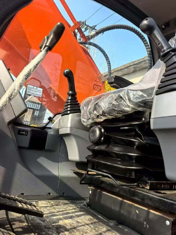 Escavatore cingolato Doosan DX225 del 2024