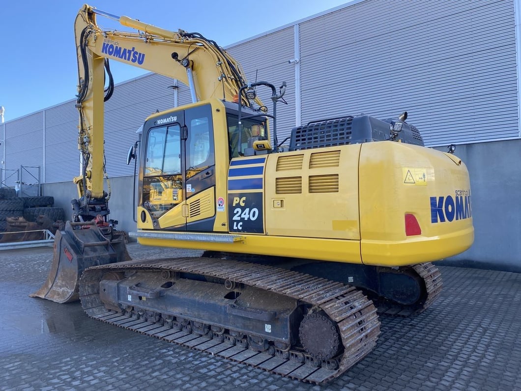 2018 Komatsu PC240LC-11 Crawler Excavator