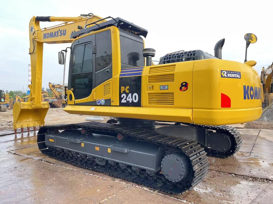 2022 Komatsu PC240LC-8 Crawler Excavator