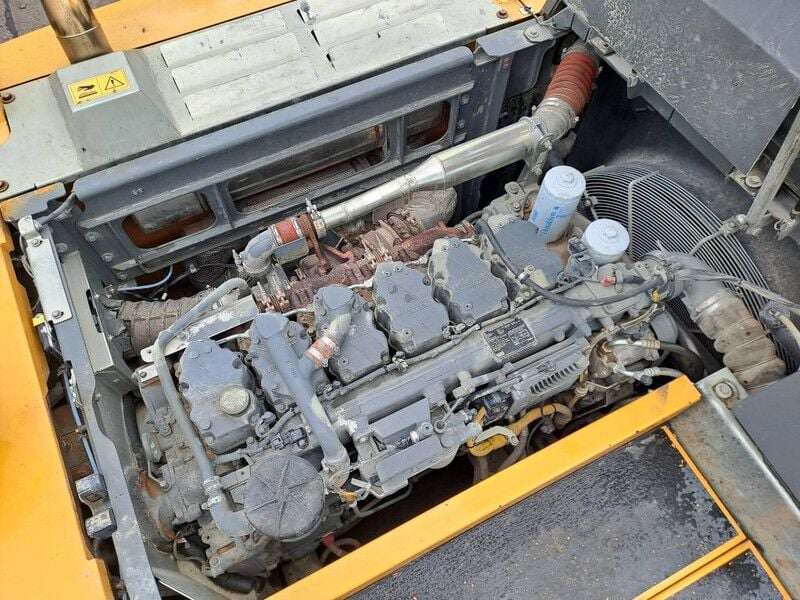2018 Liebherr R946 Crawler Excavator