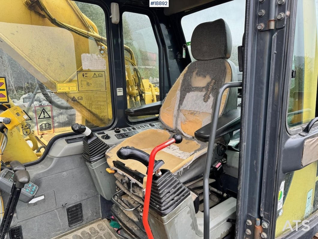 2001 Komatsu PC240LC-6K Crawler Excavator