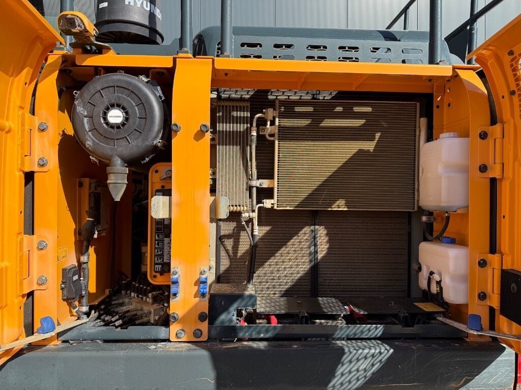 2020 Hyundai HX220L Crawler Excavator