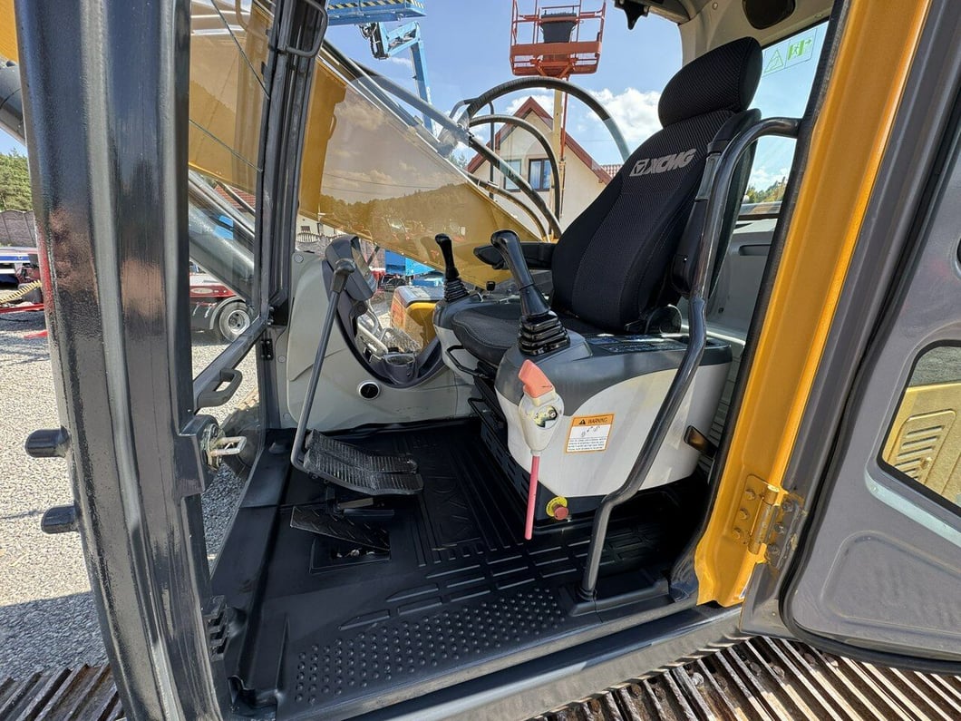 2018 XCMG XE 250C Crawler Excavator