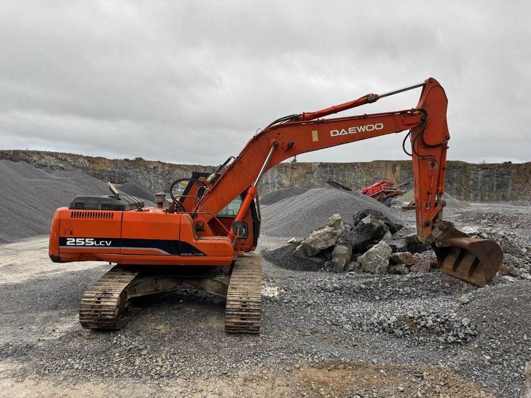 Excavator (2001)