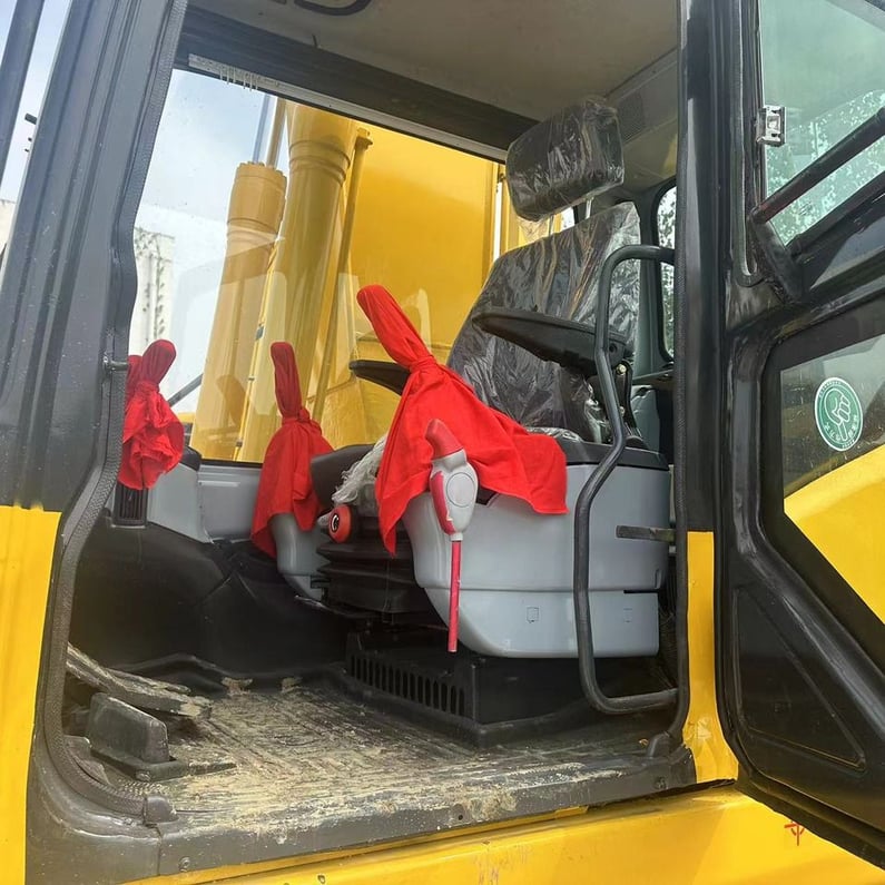 2020 Komatsu PC200 Crawler Excavator