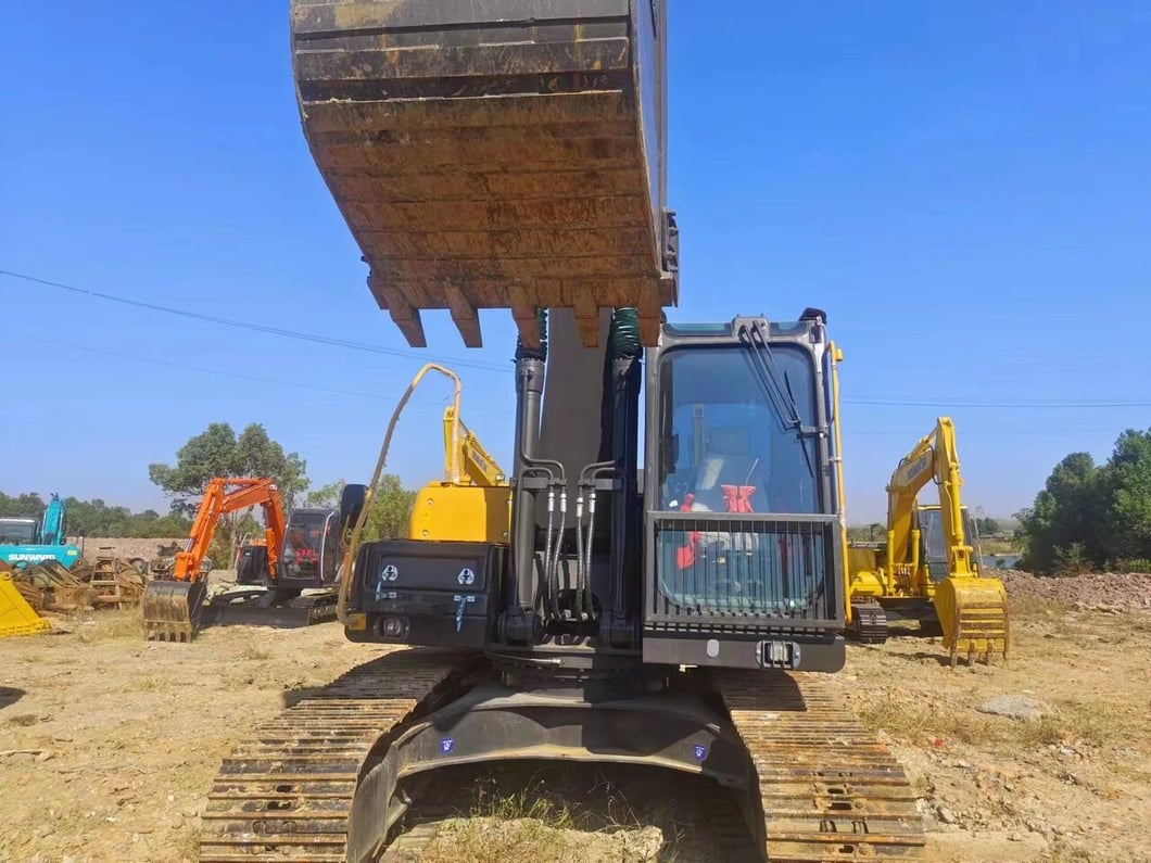 2023 Volvo EC210 Crawler Excavator