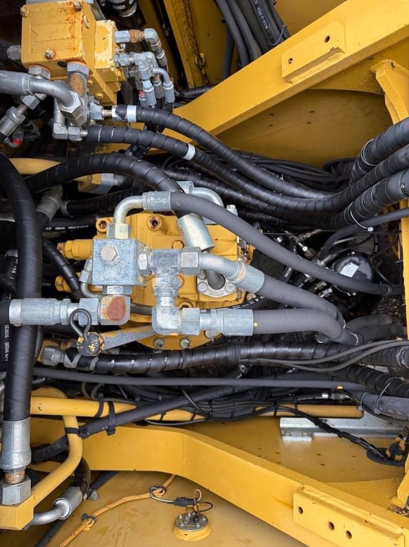 2008 Caterpillar 325D Material Handler