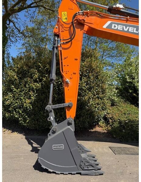 2025 Develon DX225LC-7M Crawler Excavator