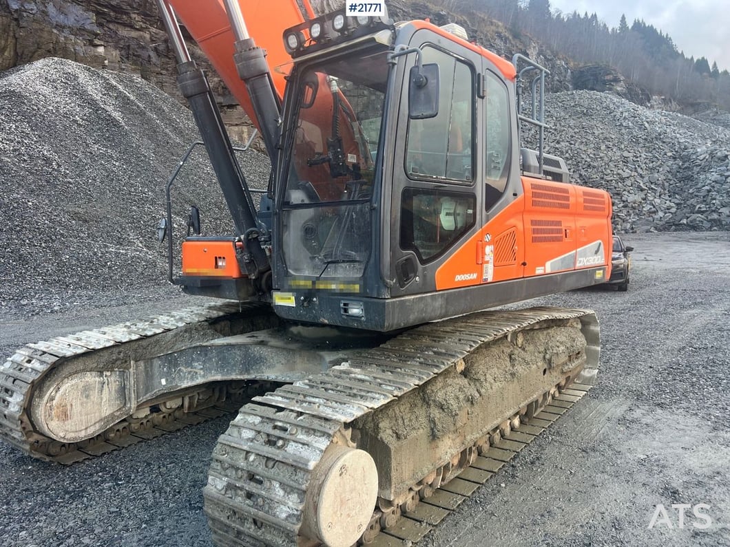 2017 Doosan DX300LC-5 Crawler Excavator