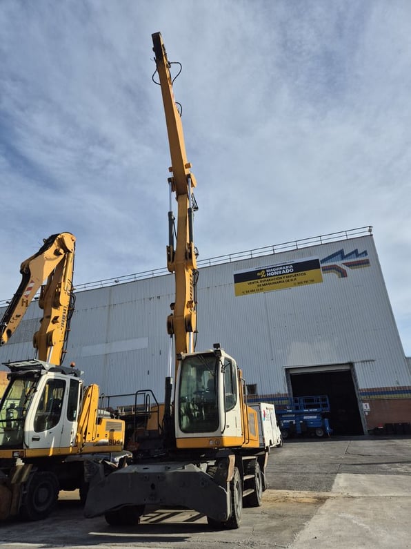 2015 Liebherr LH30 M Material Handler
